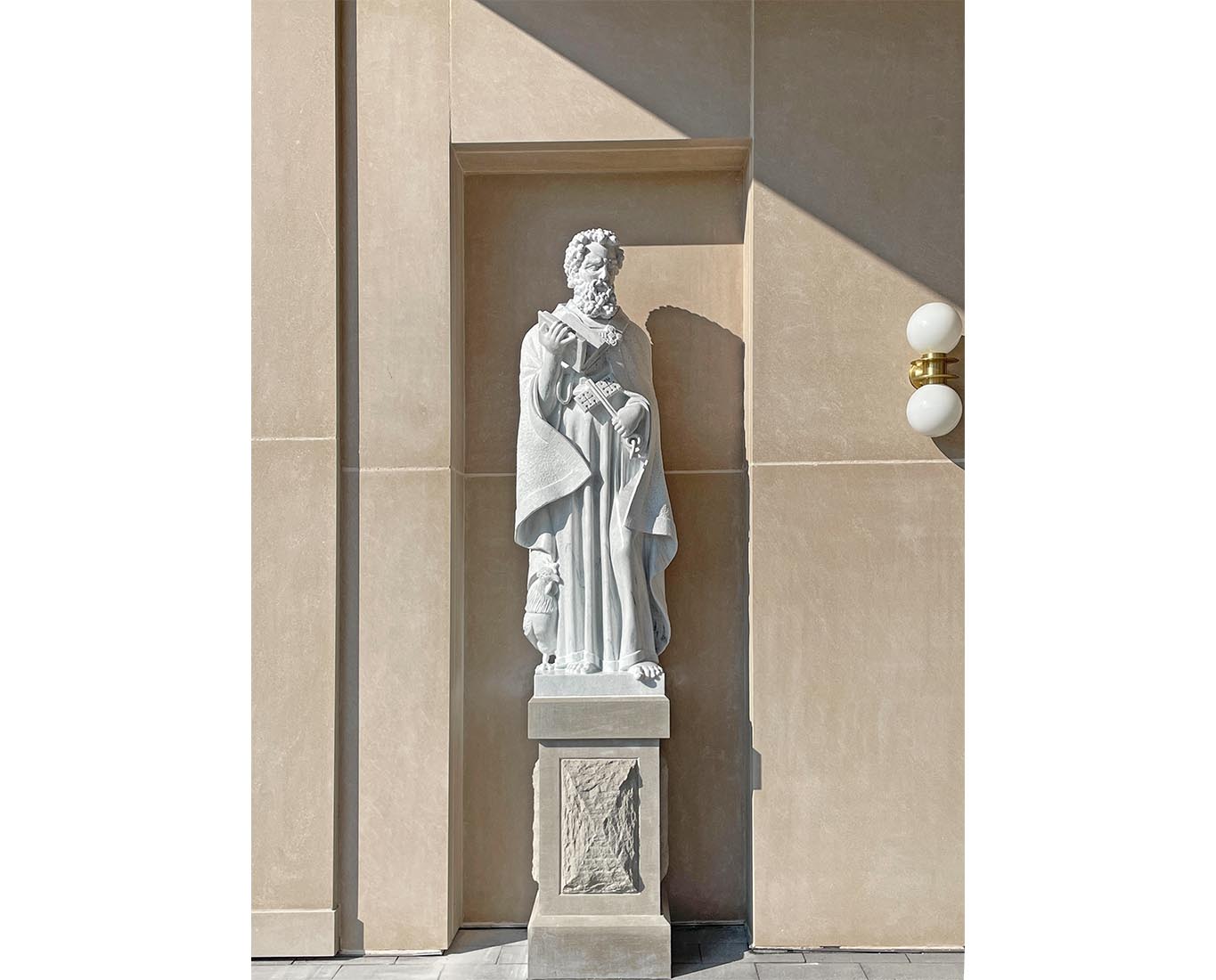 Jeff City St Peter Statue.jpg